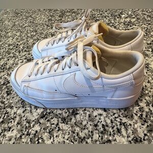 TRIPLE WHITE LOW TOP NIKE BLAZERS